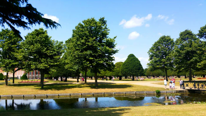 rhs-hampton-court-3
