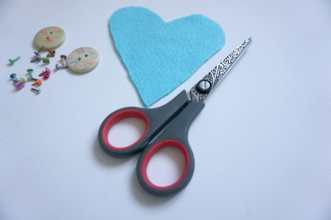 scandinavian felt heart hanging