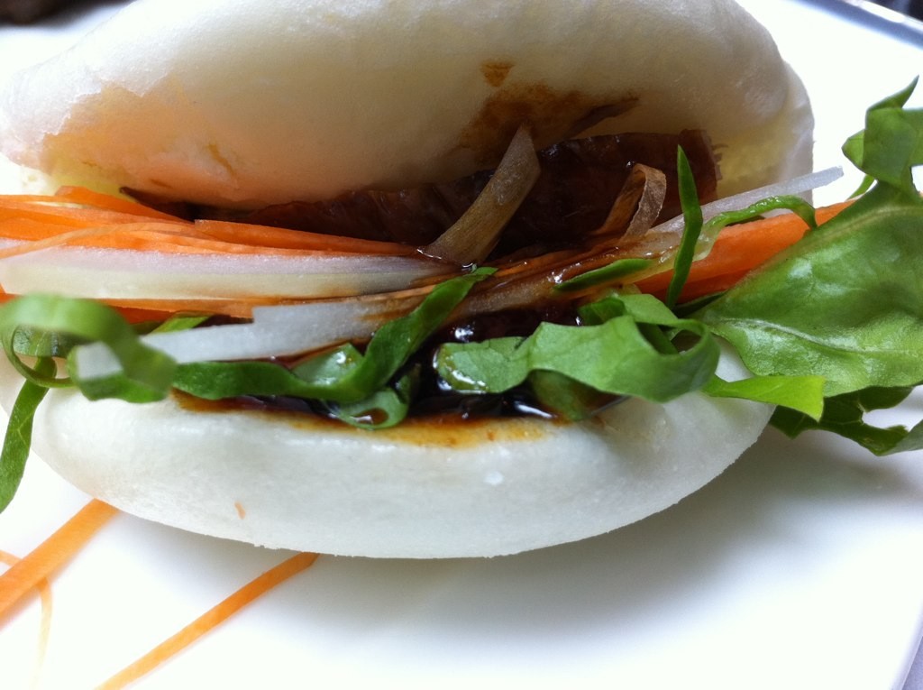 Taiwanese Bao with green salad, carrots and sauce