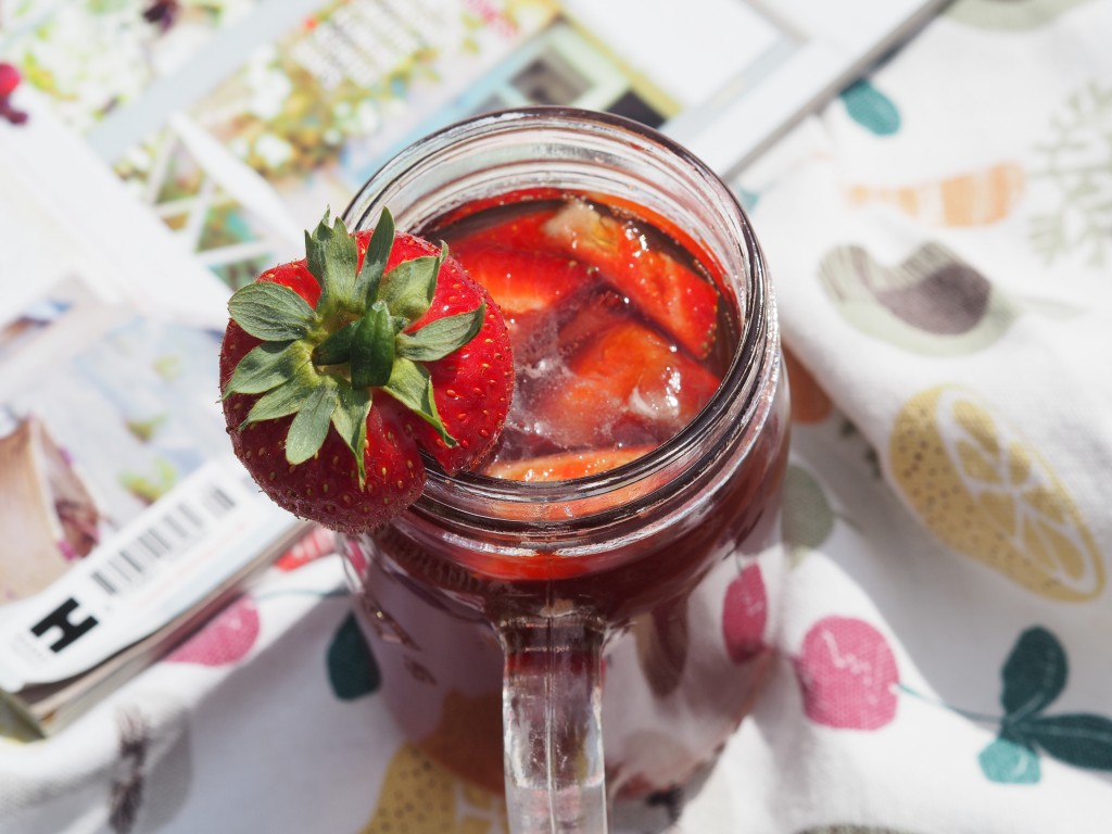 flavoured homemade iced tea country living august 2016 magazine.co.uk