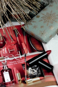 How to wear red